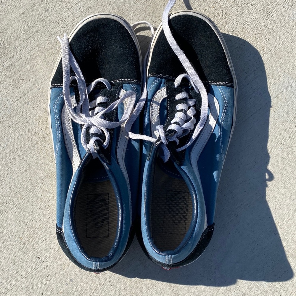 Mens size 9.5 in good condition.